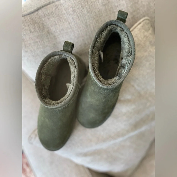 Cushionaire Women’s Forest Green Suede/Sherpa Platform Boots - Size 9 - EUC! - Picture 7 of 7